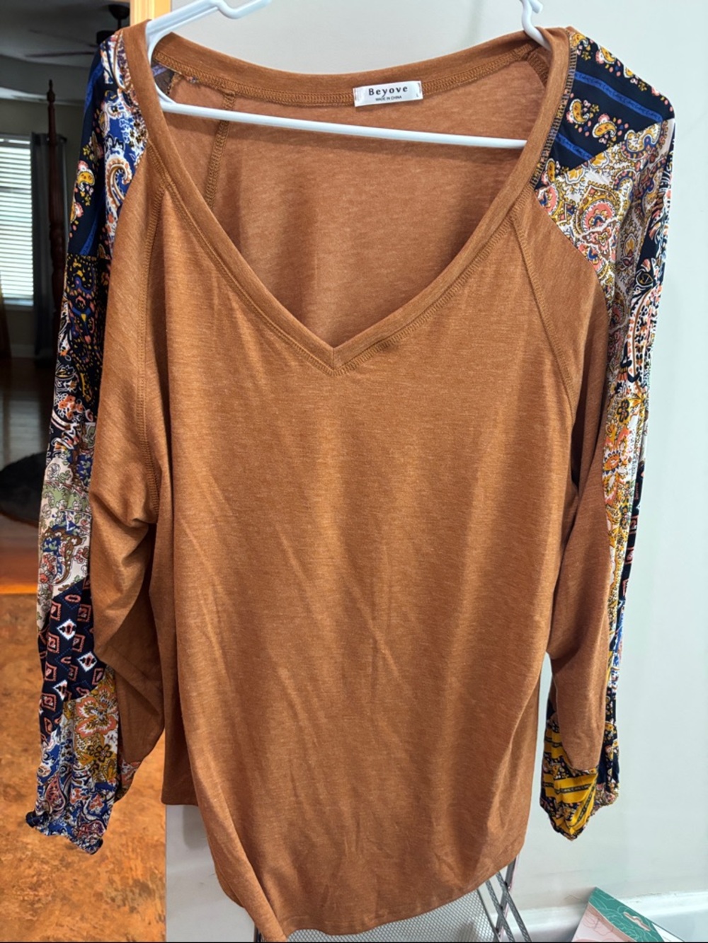 Beyove V-Neck Tan Pullover Top with Printed Paisley Sleeves